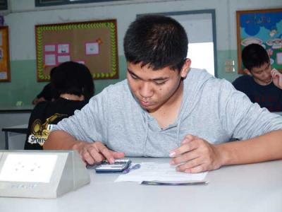 ���硴���