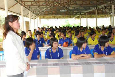 ��٤����