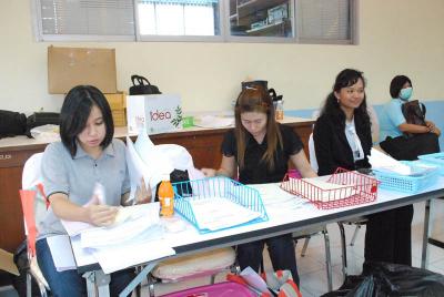 �������