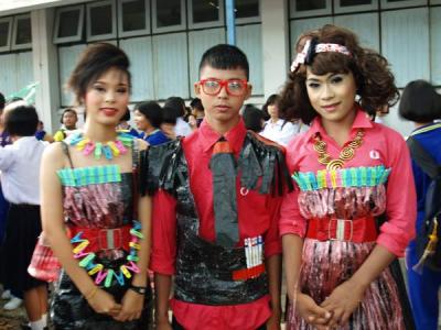 ����ա����