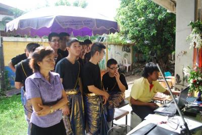 �������